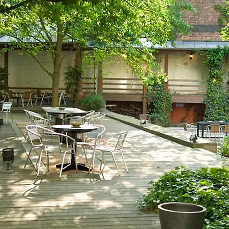 Urban Yard Hotel